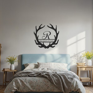 Art mural personnalisé en métal monogramme bois de cerisier, décoration de chalet rustique de cerf, enseigne de pavillon de chasse avec nom personnalisé, décoration de maison de campagne