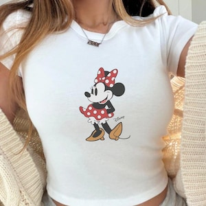 Pode incluir: Um conjunto de tr&ecirc;s canecas de cer&acirc;mica com acabamento fosco e salpicado. As canecas s&atilde;o em tons de creme, cinza claro e cinza escuro. Cada caneca tem um design simples e minimalista e uma al&ccedil;a arredondada.