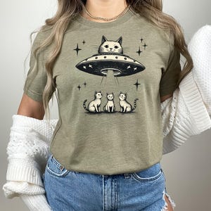 Howdy Western Cow UFO Tshirt, Vintage Cowboy Alien T-shirt, Vintage 90s Shirt, Washed Shirt, Vintage Distressed Shirts, Vintage Alien Shirt