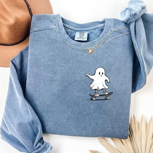 Comfort Colors® Geist-Skateboard-Halloween-Shirt, süßes Skater-Geist-T-Shirt, Herbst-Geist-Skateboard-Sweatshirt, Geschenk für Sie