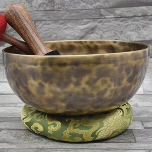 9 Inch Himalayan Singing Bowl: Chakra Healing, Meditation, Yoga - 23 cm singing bowl with mallet cushion striker - deep sound for meditation