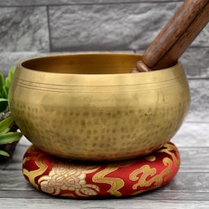 Hand Beaten Singing Bowl: 5&quot; Tibetan Bowl with Mallet & Cushion