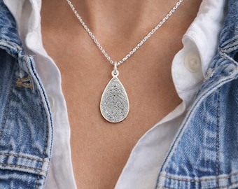 Collar de huellas dactilares en forma de lágrima • Delicado colgante de huellas dactilares • Joyas con huellas dactilares de un ser querido • Regalos conmemorativos • Regalo para la madre •
