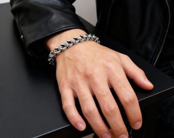Sterling Silver Gothic Bracelet: Vintage Carved Link Chain Jewelry