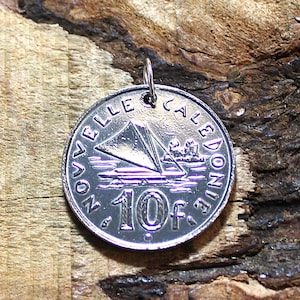Boat Coin Pendant - New Caledonia - Ship - Maritime - Sailing P1108