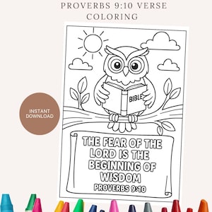Op de afbeelding: Zwart-wit kleurplaat met een uil die een Bijbel vasthoudt, met de tekst "De vreze des Heren is het begin der wijsheid Spreuken 9:10". De afbeelding bevat ook de tekst "Proverbs 9:10 Verse Coloring" en "Instant Download".