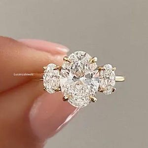 2.5 Carat Oval Moissanite Diamond Ring Engagement Ring 14k Yellow Gold Three Stone Oval Diamond Ring Vintage Ring Promise Ring Gift for Her