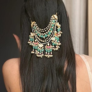 Jada Choti, style royal traditionnel traditionnel de Chandbali fait main : accessoire de coiffure multicouche exquis avec des pierres vertes, des perles et du kundan pour la mariée