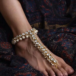 VRITA Classic Kundan Anklet – Gold-Plated Adjustable Payal with Elegant Uncut Kundan Detailing