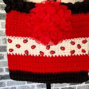 Pretty Purses Ladybugs red and white flower hand crocheted small shoulder bag