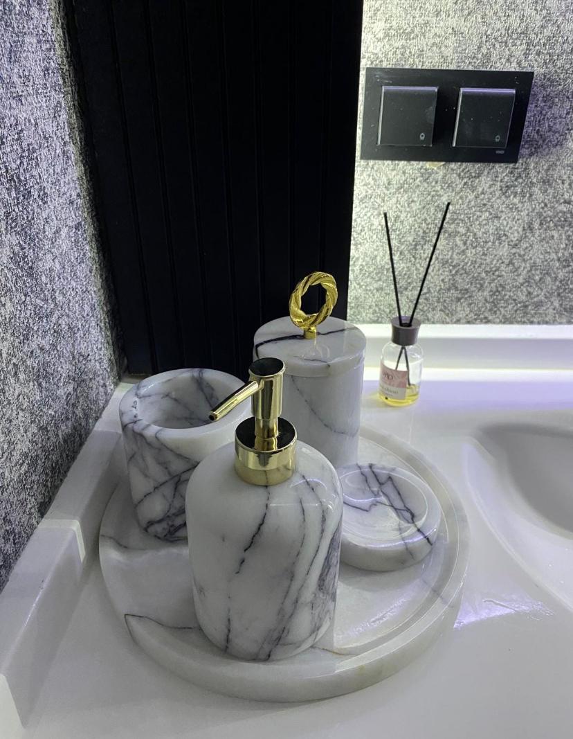 Luxury 5-Piece Handmade Marble Bathroom Accessory Set – Calacatta Marble with Brass Details accessories 2