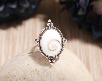 Sterlingzilveren ring met Shiva-schelp: spiraalvormige edelsteensieraden