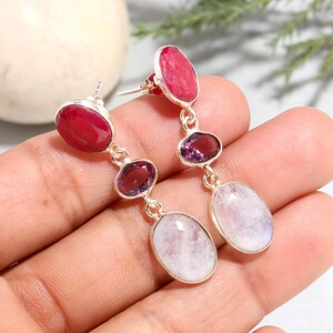 Pendientes de plata de ley con rubí, amatista y piedra lunar, hechos a mano con piedras preciosas auténticas.