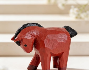 Bonita figura de caballo de madera maciza / Decoración de escritorio de animal de granja / Mini estatua de caballo tallada a mano / Idea de regalo única