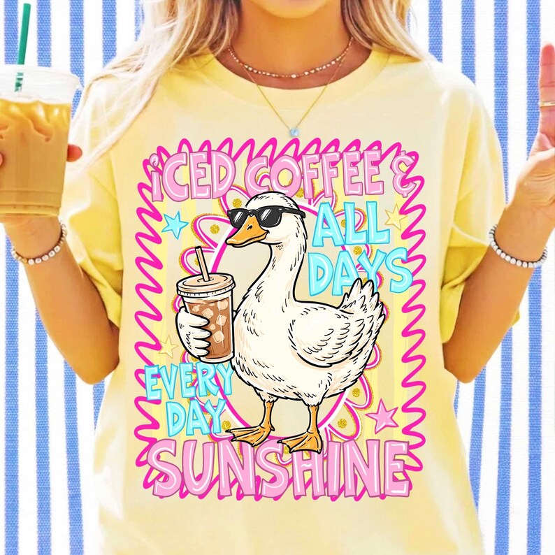 Gans ijskoffie en zonneschijn PNG zomer strand ontwerp retro gestreept esthetisch grafisch T-shirt vakantie sublimatiebestand trendy zomer meisjes afbeelding 5