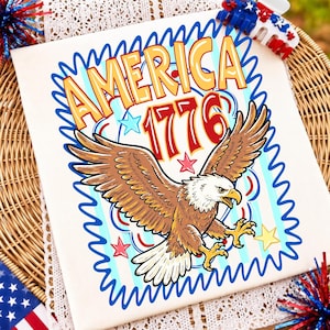 Preppy Patriotyczny Orzeł PNG 4 lipca Sublimacja Ameryka 1776 PNG Retro Pasiasty Orzeł Wzór Gwiazdy na Koszulki DTF Pobieranie Cyfrowe zdjęcie 1
