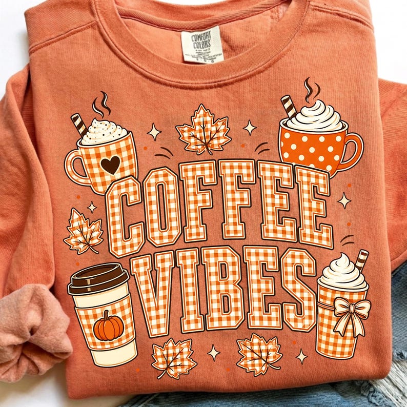 Kaffevibbar PNG, sublimering av höstkaffe, orange gingham-pumpakryddalattedesign, digital nedladdning av mysig höst bild 8
