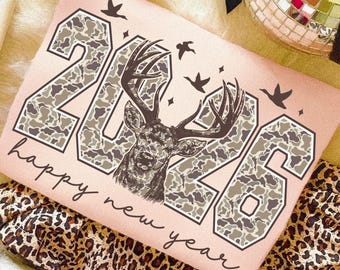 Diseño de sublimación PNG de camuflaje retro 2026 para feliz año nuevo, para impresiones de ropa festiva únicas y decoración para fiestas de Año Nuevo.