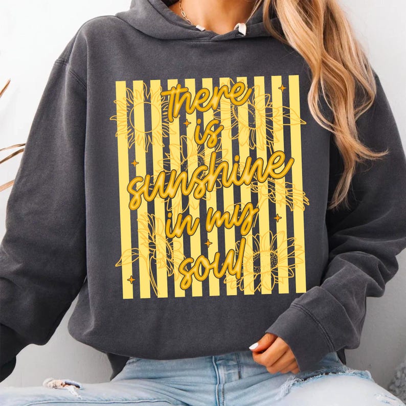 Det finns solsken i min själ PNG handritad sommarblommig skjorta design ljus girly boutique grafisk glad sommar sublimering digital fil bild 4