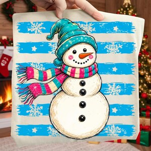 Julsnögubbe PNG, Preppy vintersublimering, söt snögubbehelg PNG, festlig jul digital nedladdning bild 1