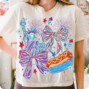 Coquette 4 juli PNG, Frihetsgudinnans rosett sublimeringsdesign, preppy patriotisk glass clipart, självständighetsdagen DTF-grafik bild 1