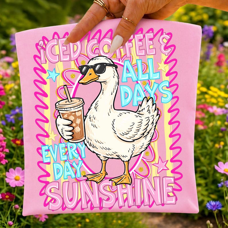 Gans ijskoffie en zonneschijn PNG zomer strand ontwerp retro gestreept esthetisch grafisch T-shirt vakantie sublimatiebestand trendy zomer meisjes afbeelding 4