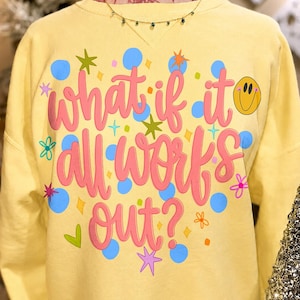 Tänk om allt fungerar PNG Retro Daisy Smiley Face Sublimering, Preppy Positivity Citat Design, Endast bra vibbar DTF T-shirtgrafik bild 1