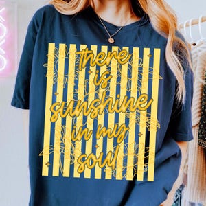 Det finns solsken i min själ PNG handritad sommarblommig skjorta design ljus girly boutique grafisk glad sommar sublimering digital fil bild 5