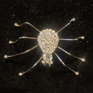 Pretty Vintage Rhinestone Silver Tone Spider 8 Legs Pin Brooch