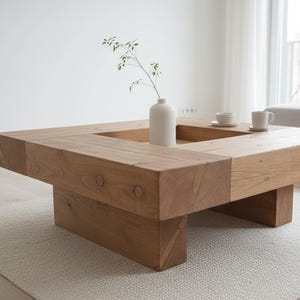 Tavolino da caffè in legno massello fatto a mano. Design rustico e moderno per soggiorno. Colore e dimensioni personalizzabili.