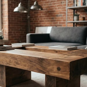 Peut inclure: Mug en céramique blanche avec une anse noire et l'inscription "But First, Coffee" en noir. L'arrière-plan flou suggère une ambiance chaleureuse.