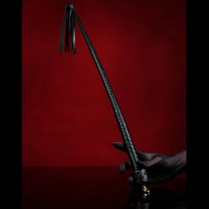 Black Leather Command Whip: Rigid Impact Play Tassel - 84cm