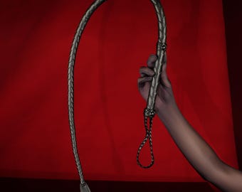 Látigo DragonTail de cuero negro – Látigo de una sola cola de 84 cm hecho a mano con punta de hoja, látigo BDSM de cuero, juguete de impacto fetichista para parejas