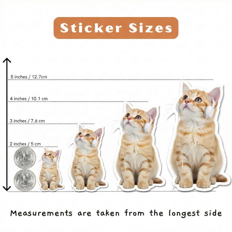 Op de afbeelding: Een set oranje tabby kat stickers in verschillende maten, vari&euml;rend van 5 cm tot 12,7 cm. Elke sticker toont een kat met een koptelefoon die omhoog kijkt. De tekst "Sticker Sizes" staat bovenaan.