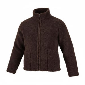 Könnte beinhalten: Braune Fleecejacke mit hohem Kragen und durchgehendem Reißverschluss. Die Jacke hat zwei Vordertaschen und lange Ärmel. Das Material hat ein strukturiertes, flauschiges Aussehen.