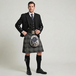 Skotsk kilt för män, traditionell kilt med 11 delar, finns i över 50 tartaner