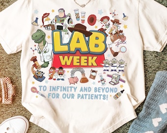 Toy Story Lab week 2026 buzz, houtachtig png, phlebotomist klinisch laboratoriumteamshirt, medisch ontwerp laboratoriumassistent, png PNGEgg