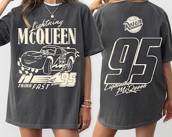 PNG de Rayo McQueen vintage, diseño de Cars de Disney Pixar, ilustraciones de Cars Land, descarga digital de vacaciones familiares 2026