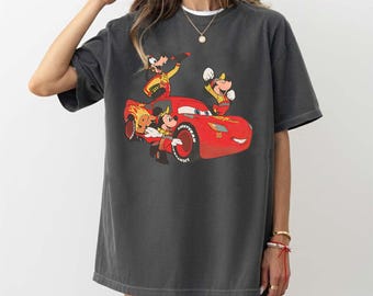 PNG de corredores de Disney vintage, diseño de Mickey, Minnie, Goofy, Rayo McQueen y Radiador Springs, descarga digital para viajes a Disneyland