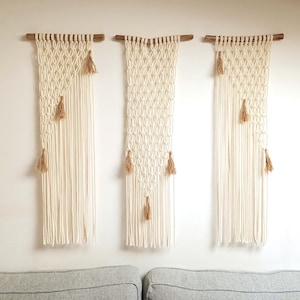 Großes, handgefertigtes Makramee-Triptychon aus beiger Jute und Holz für Wohnzimmer, Flur, Schlafzimmer oder als Kopfteil – Scandicraft Boho