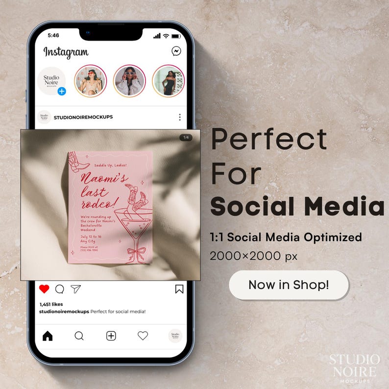 Puede incluir: Un smartphone muestra una interfaz de Instagram con un gr&aacute;fico rosa para redes sociales. El gr&aacute;fico dice "Naomi's last rodeo!" con una ilustraci&oacute;n de c&oacute;ctel. El texto en la pantalla dice "Perfect For Social Media".