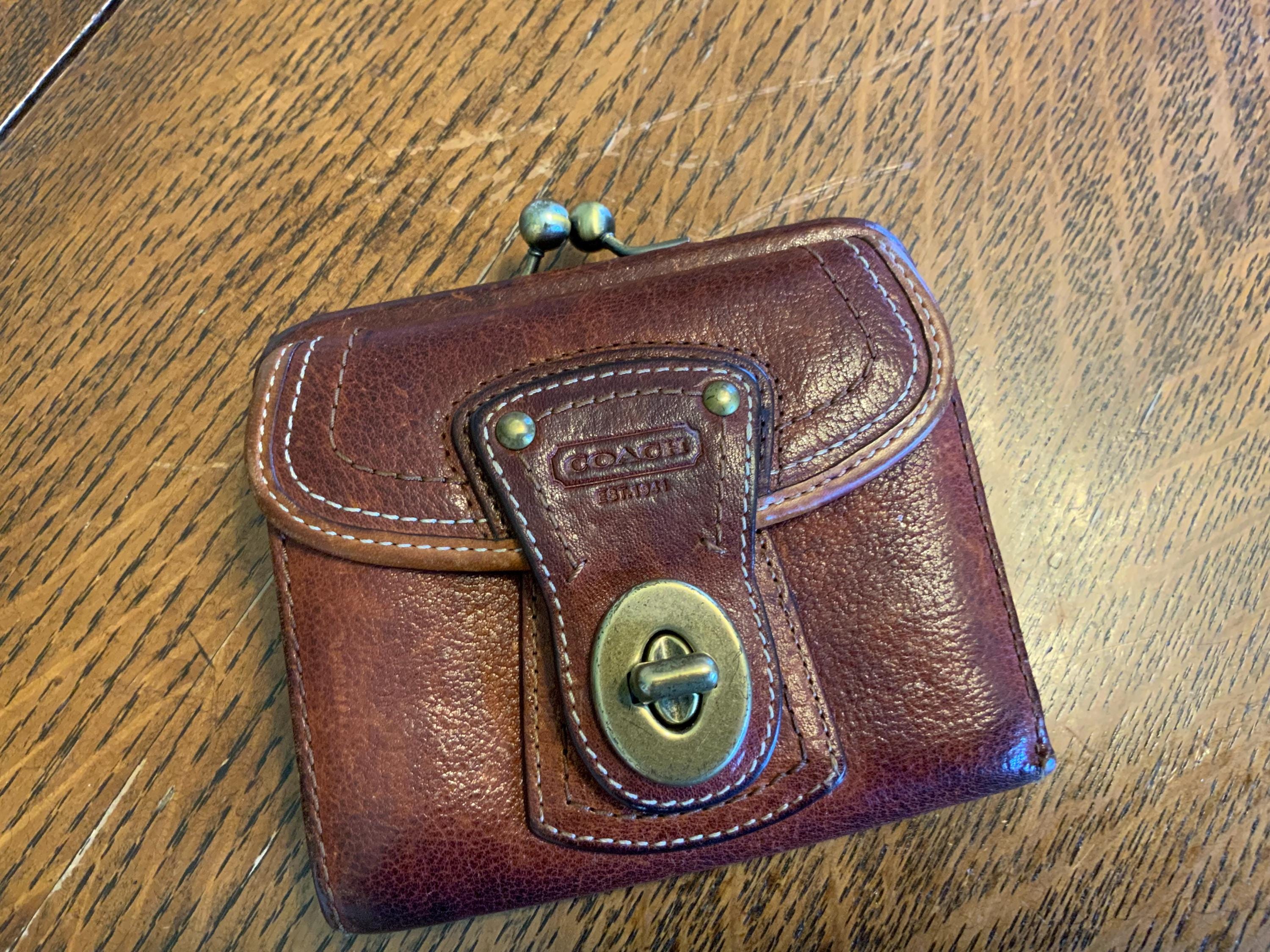 小物 Coach kiss lock coin purse Leather Brown Misses Wallet, Vintage Coach Kiss Lock Style, Brown Leather