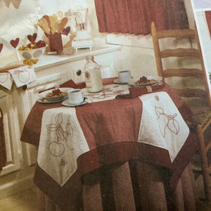 Embroidery Pattern, Redwork Kitchen Patterns, McCalls 3068,  Uncut 2000 Pattern, Apron Towel Placemat Napkin and Kore
