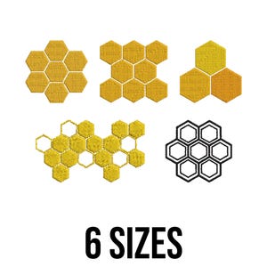 Op de afbeelding: Zes geborduurde honingraatontwerpen in verschillende arrangementen en tinten geel en goud op een witte achtergrond. Eén ontwerp is zwart omlijnd. De tekst "6 SIZES" staat in vette zwarte letters.