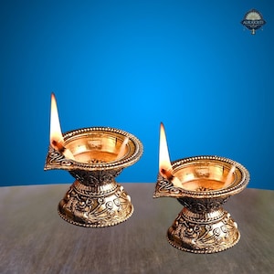 Premium messing diya, rond van 4 cm – set van 2 | Traditionele Indiase olielampen voor Diwali, Pooja, woondecoratie en housewarmingcadeau
