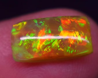 Multi Fire Opal 2,5 karaat cabochon losse natuurlijke Ethiopische edelsteen