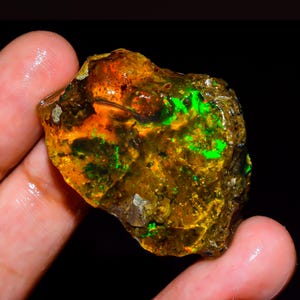 Welo Fire Ethiopian Opal Rough Gemstone: Natural Oil, Jewelry Making (45.5 Ct, 36X26X10 mm