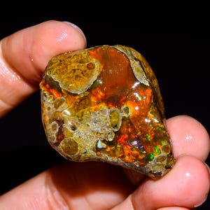 Welo Fire Ethiopian Opal Rough: Natural Gemstone for Jewelry Making (47 Ct, 36X27X11 mm)