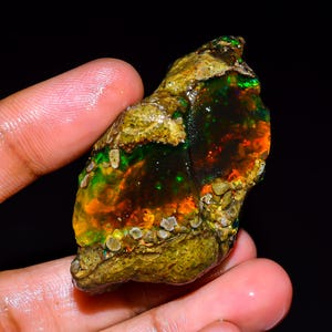 Welo Fire Ethiopian Opal Rough Gemstone: Natural Oil, Jewelry Making (123 Ct, 51X29X19 mm