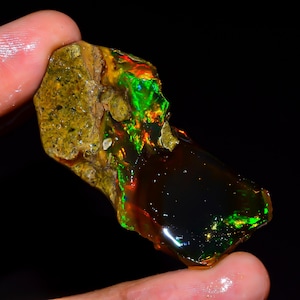 Welo Fire Ethiopian Opal Rough Gemstone: Natural Oil, Jewelry Making (46X23X10 mm, 47.5 Ct